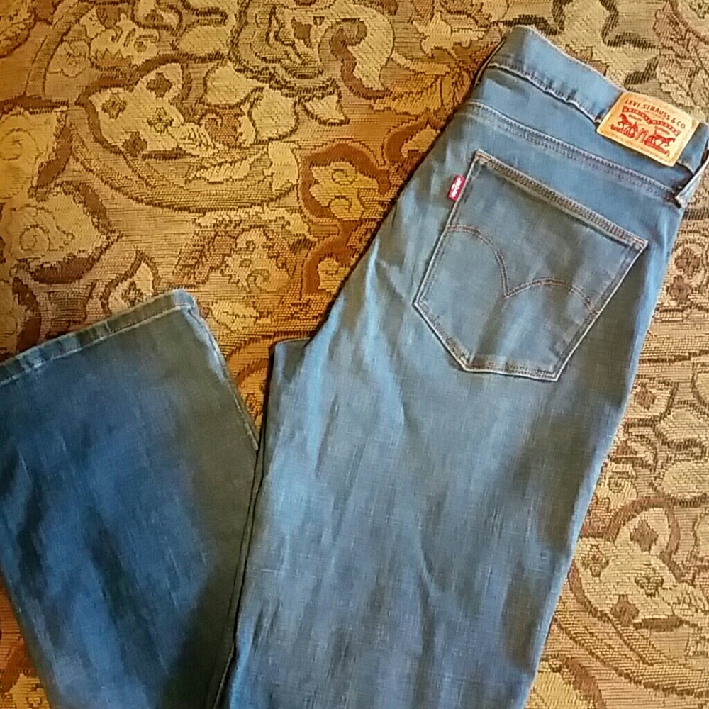 Levis Slimming Bootcut Jeans
